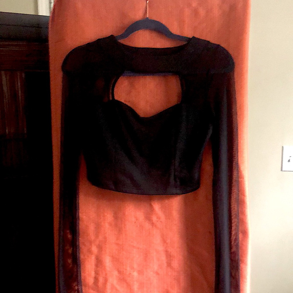 Black crock top